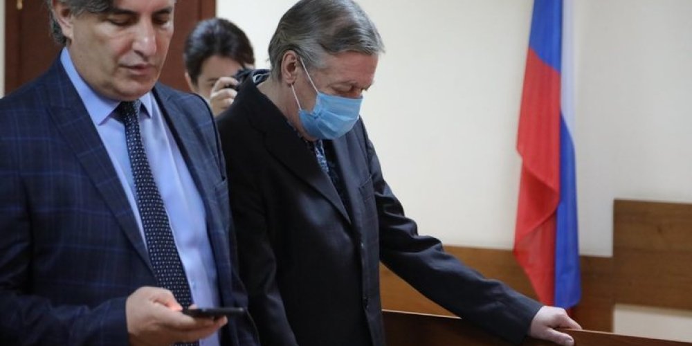 Охлобыстин рассказал о серьезных проблемах со здоровьем у Ефремова в колонии