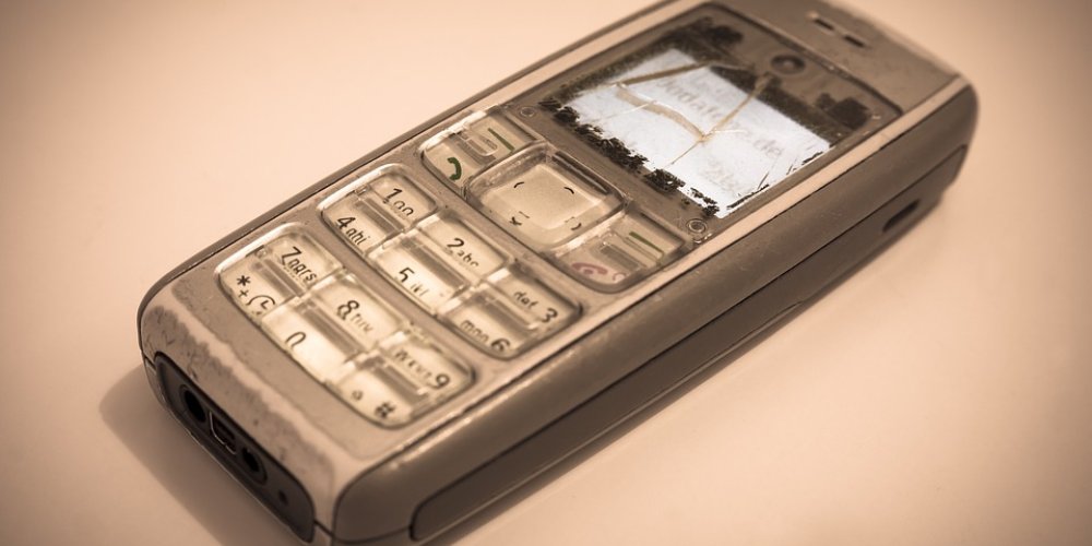 В сети Telia до сих пор работают выпущенные в 1994 и 1995 году мобильные телефоны