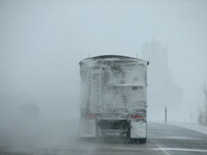 Съехавший в кювет грузовик остановил движение