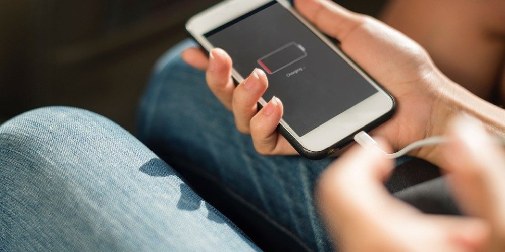 ЕС вводит единый стандарт зарядного устройства для смартфонов