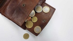Проживающих в абсолютной бедности стало больше в два с половиной раза