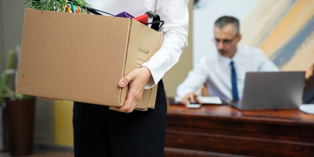 Отделения Касс по безработице закрываются: расходы опять ложатся на плечи людей. 