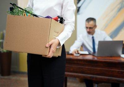 Отделения Касс по безработице закрываются: расходы опять ложатся на плечи людей. 