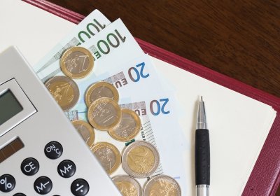 Почасовая брутто-зарплата у женщин в 2024 году была на 13,2% ниже, чем у мужчин