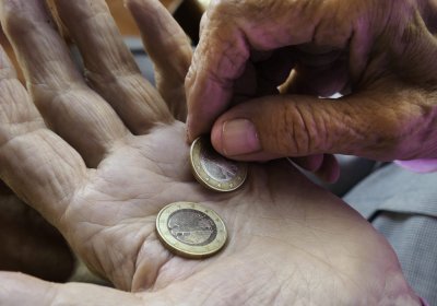 Опрос: обложение пенсий подоходным налогом большинство считает обманом пожилых людей