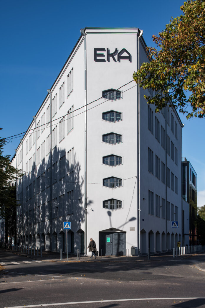 https://et.wikipedia.org/wiki/Eesti_Kunstiakadeemia#/media/Fail:Eesti_Kunstiakadeemia_uus_%C3%B5ppehoone_Kalamajas.jpg