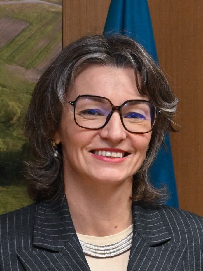 https://en.wikipedia.org/wiki/Yoko_Alender